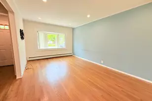 8 E Gate, Plainview, NY 11803 - Photo 3