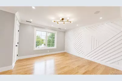 26 Kingston Avenue, Hicksville, NY 11801 - Photo 15
