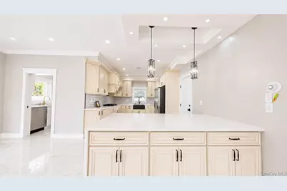 26 Kingston Avenue, Hicksville, NY 11801 - Photo 9