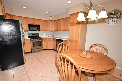 347 Oakwood Avenue, Bayport, NY 11705 - Photo 3