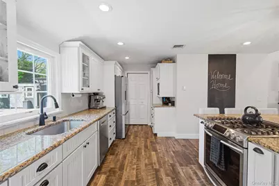 418 Bay 6th Street, West Islip, NY 11795 - Photo 11