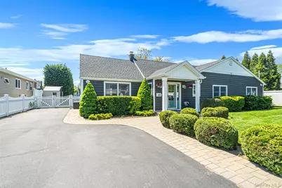 418 Bay 6th Street, West Islip, NY 11795 - Photo 3