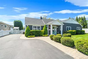 418 Bay 6th St, West Islip, NY 11795 - Photo 3