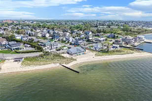 418 Bay 6th St, West Islip, NY 11795 - Photo 39