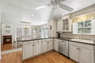 1661 Old Country Rd, Riverhead, NY 11901 - Photo 5