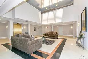 1 Portico Ct, Great Neck, NY 11021 - Photo 5