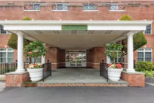 1 Portico Ct, Great Neck, NY 11021 - Photo 3