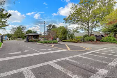 131 Village Circle West, Manorville, NY 11949 - Photo 19