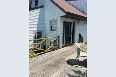 140 Texas Street, Lindenhurst, NY 11757 - Photo 9
