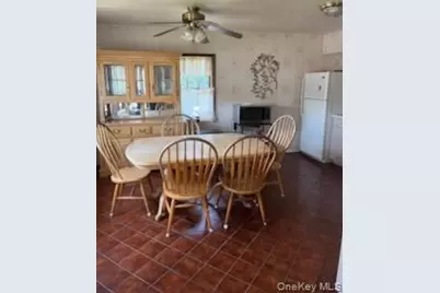 140 Texas Street, Lindenhurst, NY 11757 - Photo 3