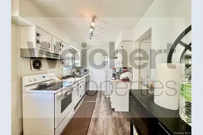 211 W 22nd, Huntington Station, NY 11746 - Photo 7
