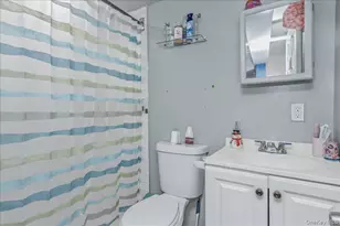 237 Rhodes Ave, Hempstead, NY 11550 - Photo 23