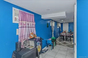 237 Rhodes Ave, Hempstead, NY 11550 - Photo 19