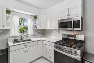 8 Cedarlawn Blvd, Valley Stream, NY 11580 - Photo 9