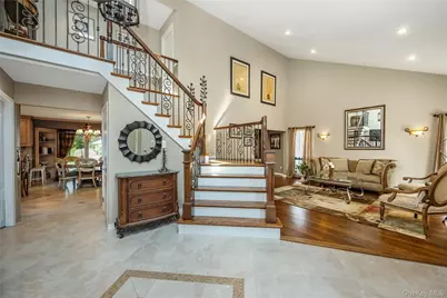 164 Pace Drive S, West Islip, NY 11795 - Photo 9