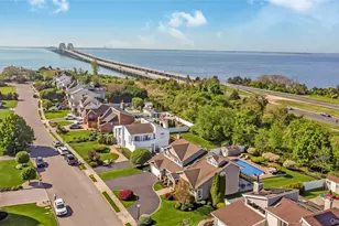 164 Pace Dr S, West Islip, NY 11795 - Photo 5