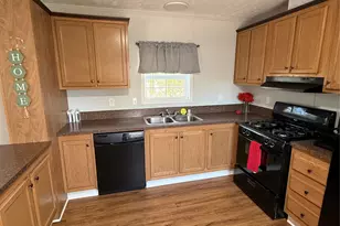 37 Hubbard Ave, Riverhead, NY 11901 - Photo 3