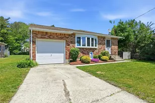 98 Evergreen Ave, Bethpage, NY 11714 - Photo 3