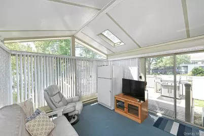 548 Stratford Road, West Hempstead, NY 11550 - Photo 19