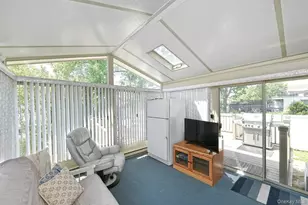 548 Stratford Rd, West Hempstead, NY 11550 - Photo 19