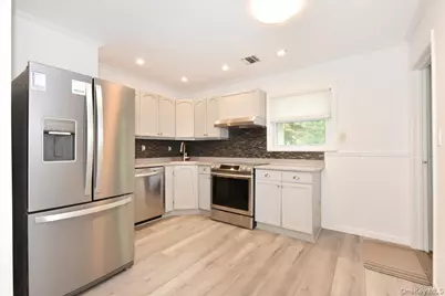1056 Ocean Avenue, Bay Shore, NY 11706 - Photo 9