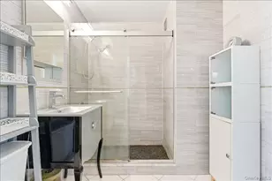 70-25 Yellowstone Blvd, Forest Hills, NY 11375 - Photo 37