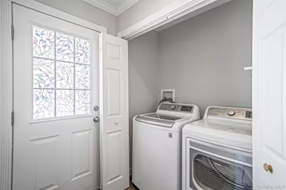 305 Arnold Avenue, West Babylon, NY 11704 - Photo 17