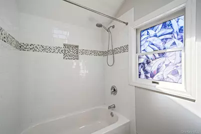 305 Arnold Avenue, West Babylon, NY 11704 - Photo 27