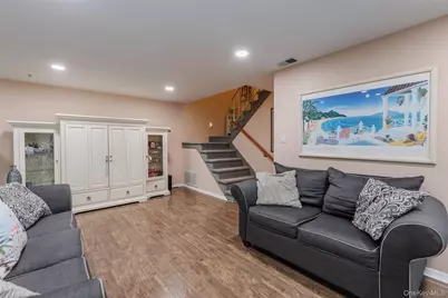 290 Brettonwoods Drive, Coram, NY 11727 - Photo 5