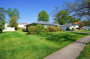 11 Hazelwood Dr, Jericho, NY 11753 - Photo 3