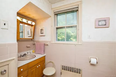 17 Crampton Avenue, Great Neck, NY 11023 - Photo 17