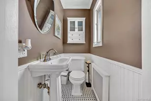 1049 Admont Ave, Franklin Square, NY 11010 - Photo 11