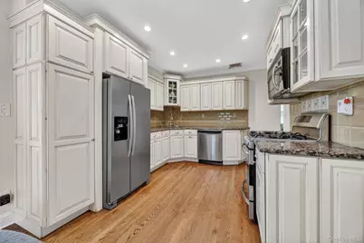 1049 Admont Avenue, Franklin Square, NY 11010 - Photo 7