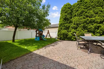 1049 Admont Avenue, Franklin Square, NY 11010 - Photo 21