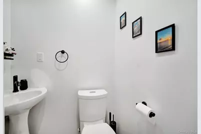 321 W Waukena Avenue, Oceanside, NY 11572 - Photo 11