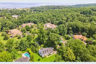 17 Tappanwood Drive, Locust Valley, NY 11560 - Photo 31