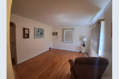76-37 271st Street, New Hyde Park, NY 11040 - Photo 3