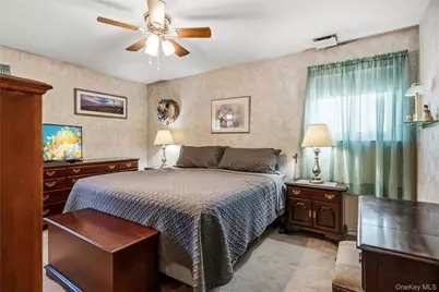 1632 Fairfax Avenue, West Islip, NY 11795 - Photo 11