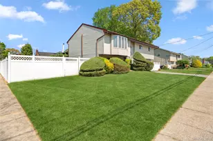 1632 Fairfax Ave, West Islip, NY 11795 - Photo 3