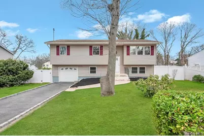 339 Avenue B, Ronkonkoma, NY 11779 - Photo 1