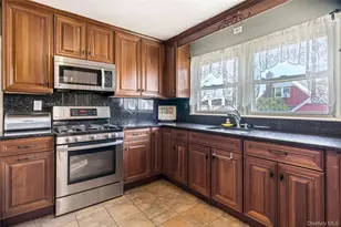 11701 237th St, Elmont, NY 11003 - Photo 9