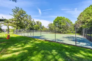 10 Swan Ct, Glen Cove, NY 11542 - Photo 33