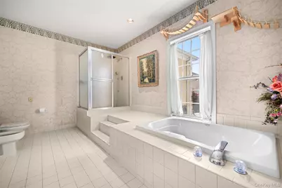 10 Swan Court, Glen Cove, NY 11542 - Photo 17