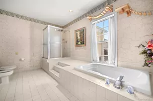 10 Swan Ct, Glen Cove, NY 11542 - Photo 17