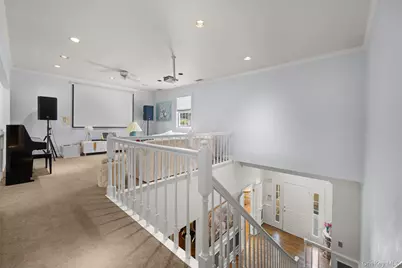 10 Swan Court, Glen Cove, NY 11542 - Photo 19