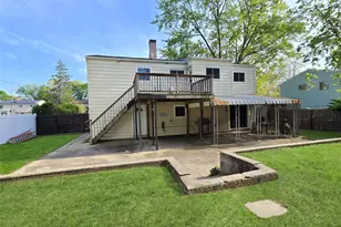 529 Hawkins Rd, Selden, NY 11784 - Photo 19
