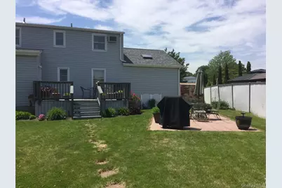 104 Phyllis Drive, Lindenhurst, NY 11757 - Photo 15