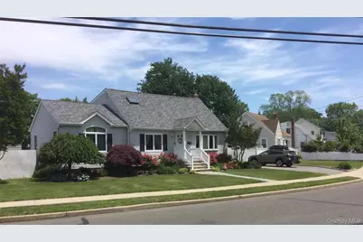 104 Phyllis Drive, Lindenhurst, NY 11757 - Photo 3