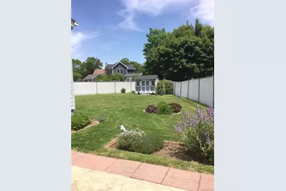 104 Phyllis Drive, Lindenhurst, NY 11757 - Photo 9
