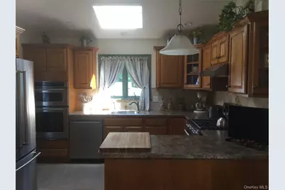 104 Phyllis Drive, Lindenhurst, NY 11757 - Photo 13